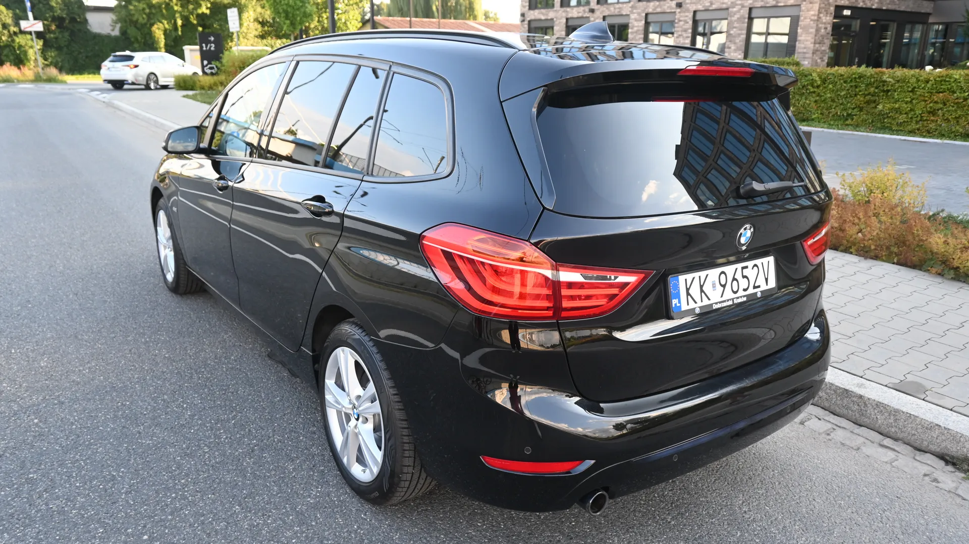BMW 2 GRAN TOURER F46 2.0D 150KM 2016 czarny - zdjęcie 2 | AUTOTOJA.PL