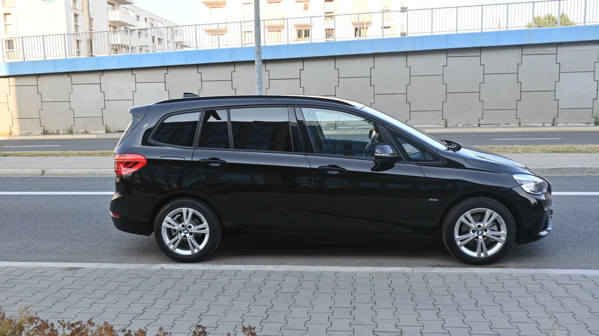BMW 2 GRAN TOURER F46 2.0D 150KM 2016 czarny - zdjęcie 7 | AUTOTOJA.PL