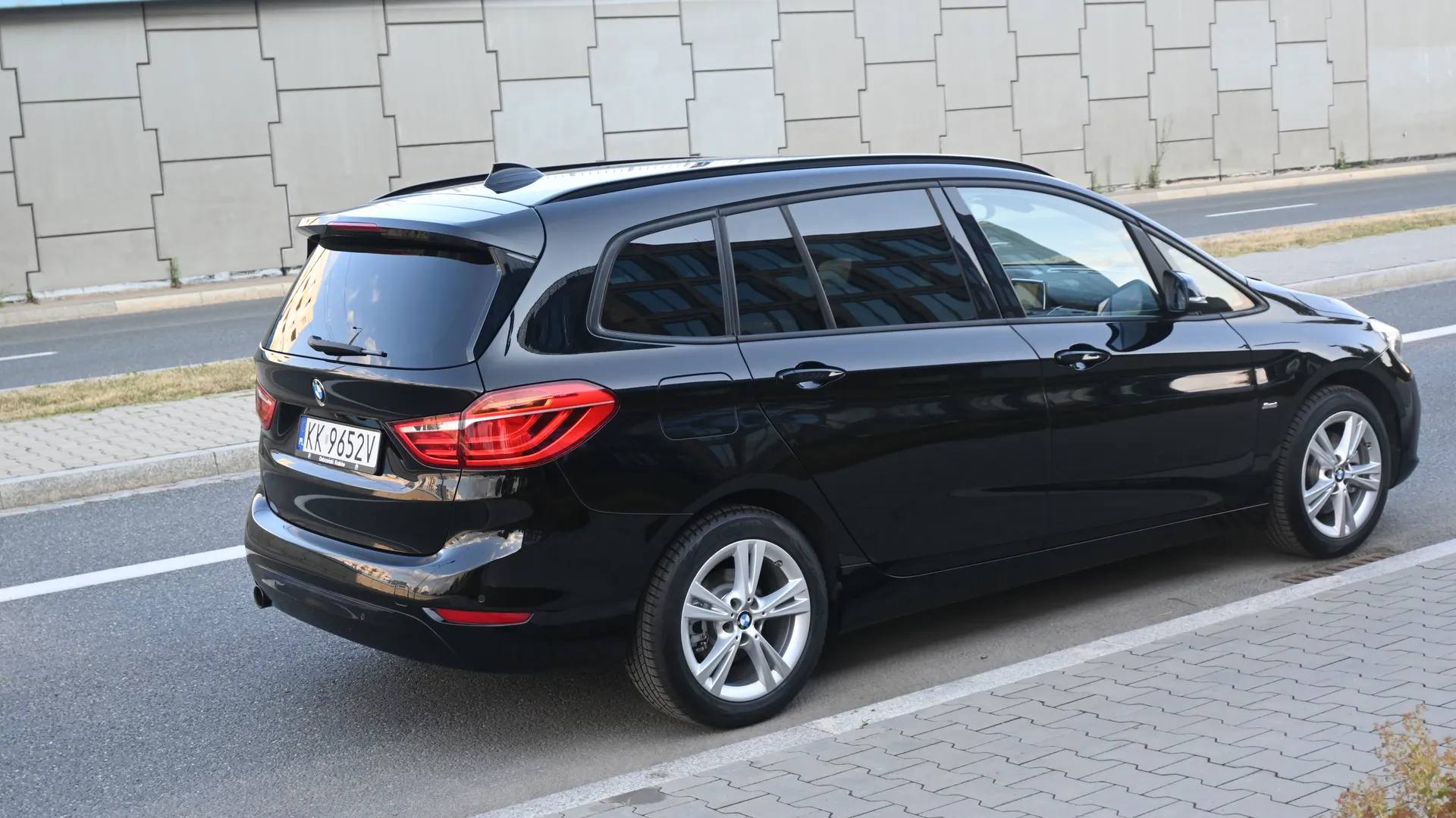 BMW 2 GRAN TOURER F46 2.0D 150KM 2016 czarny - zdjęcie 8 | AUTOTOJA.PL