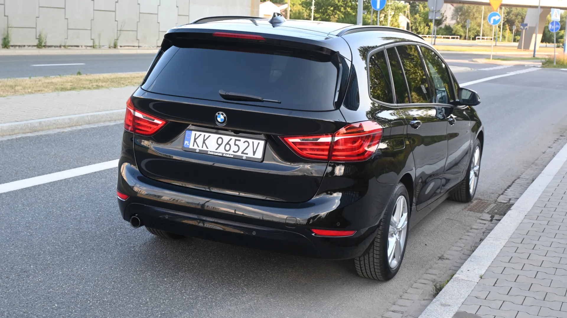 BMW 2 GRAN TOURER F46 2.0D 150KM 2016 czarny - zdjęcie 9 | AUTOTOJA.PL