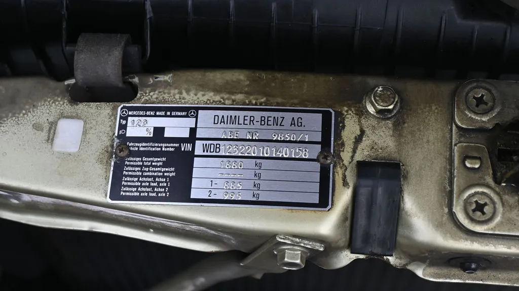 Mercedes-Benz W123 2.0 PB Pełna historia, Prawdziwy Klasyk 1983 na sprzedaż - galeria zdjęć, zdjęcie 18 | AUTOTOJA Kraków