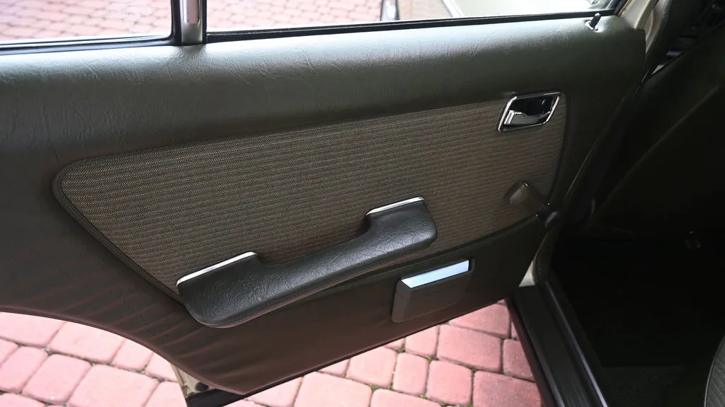 Mercedes-Benz W123 2.0 PB Pełna historia, Prawdziwy Klasyk 1983 na sprzedaż - galeria zdjęć, zdjęcie 22 | AUTOTOJA Kraków