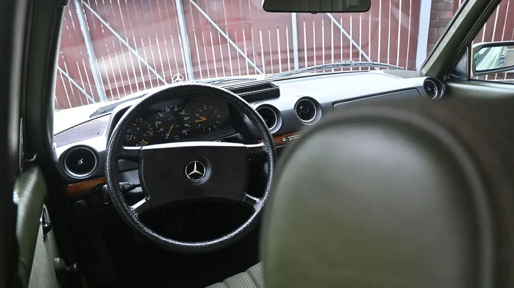 Mercedes-Benz W123 2.0 PB Pełna historia, Prawdziwy Klasyk 1983 na sprzedaż - galeria zdjęć, zdjęcie 25 | AUTOTOJA Kraków