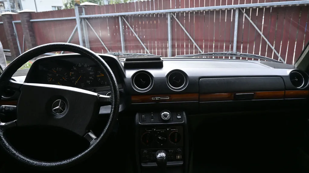 Mercedes-Benz W123 2.0 PB Pełna historia, Prawdziwy Klasyk 1983 na sprzedaż - galeria zdjęć, zdjęcie 27 | AUTOTOJA Kraków