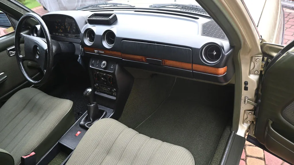 Mercedes-Benz W123 2.0 PB Pełna historia, Prawdziwy Klasyk 1983 na sprzedaż - galeria zdjęć, zdjęcie 29 | AUTOTOJA Kraków