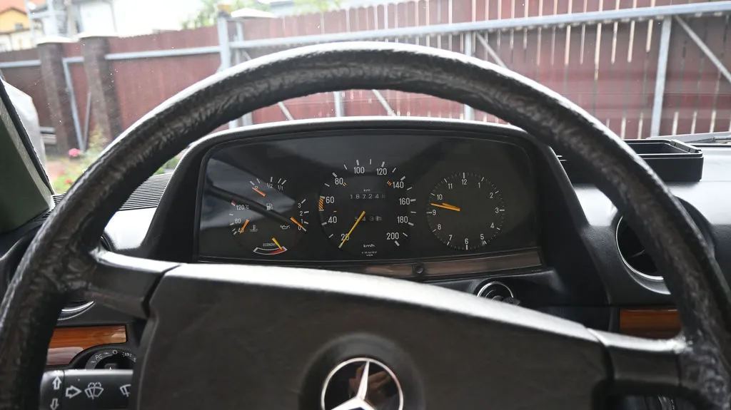 Mercedes-Benz W123 2.0 PB Pełna historia, Prawdziwy Klasyk 1983 na sprzedaż - galeria zdjęć, zdjęcie 35 | AUTOTOJA Kraków