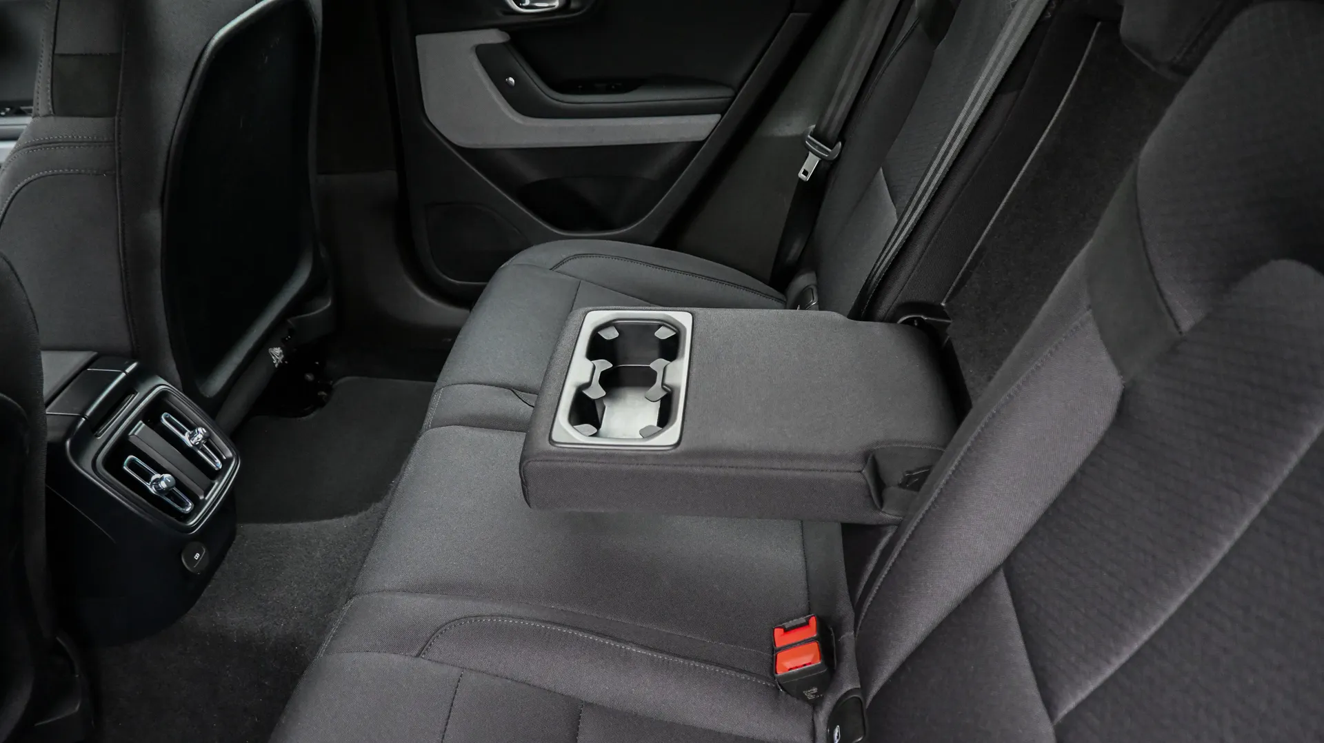 Polestar 2 SR 64kW - zdjęcie 31 | AUTOTOJA.PL