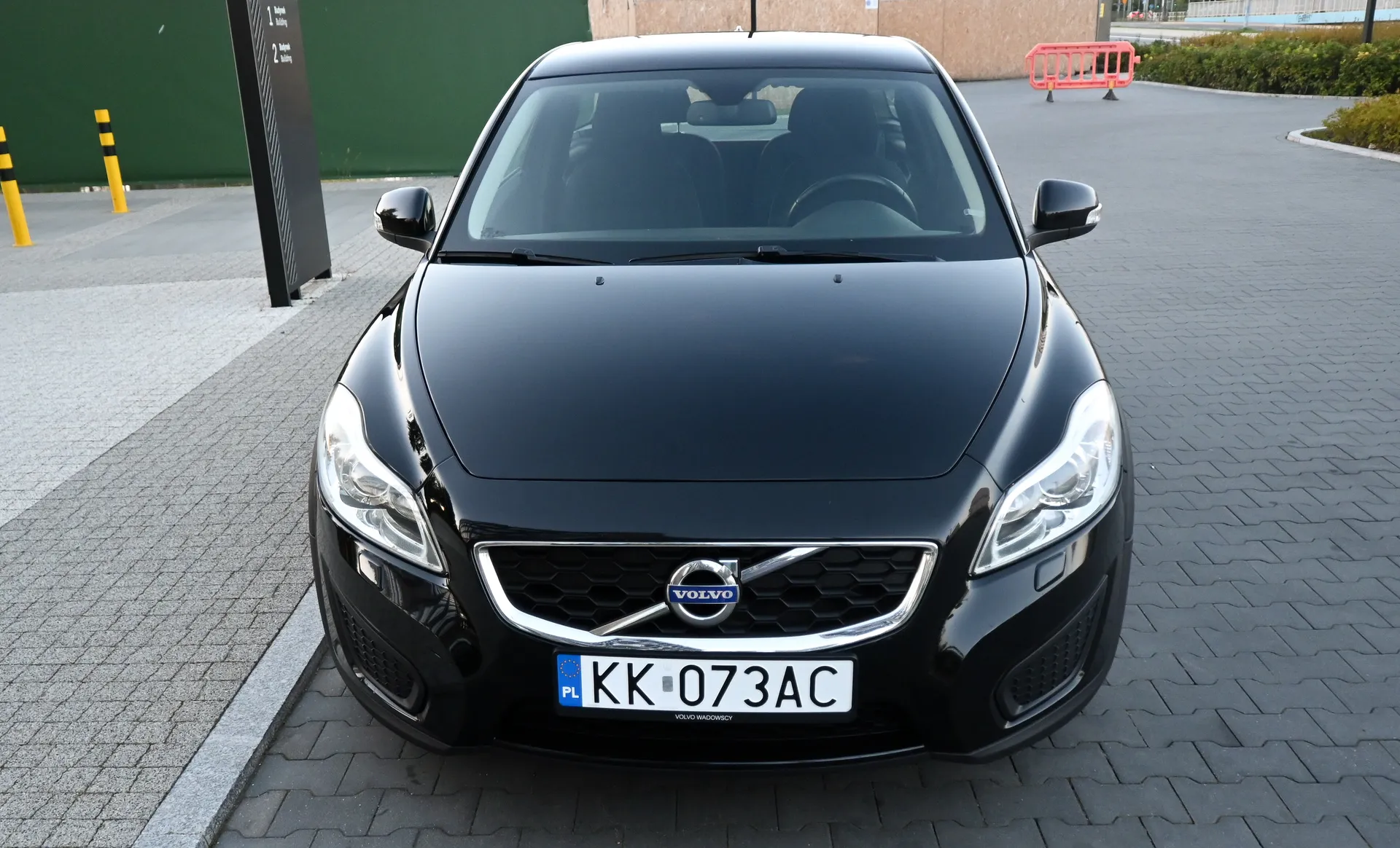 Volvo C30 D2 1.6D 115KM 2011 na sprzedaż - profil boczny nadwozia · AUTOTOJA