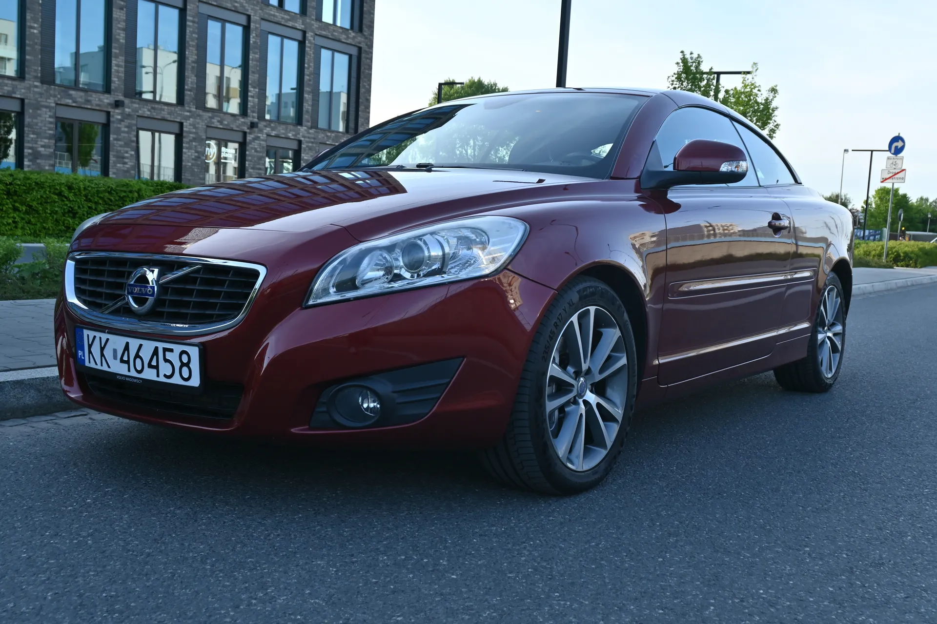 Volvo C70 2,0 D Momentum, Coupé/Cabrio 2010 na sprzedaż - profil boczny nadwozia · AUTOTOJA