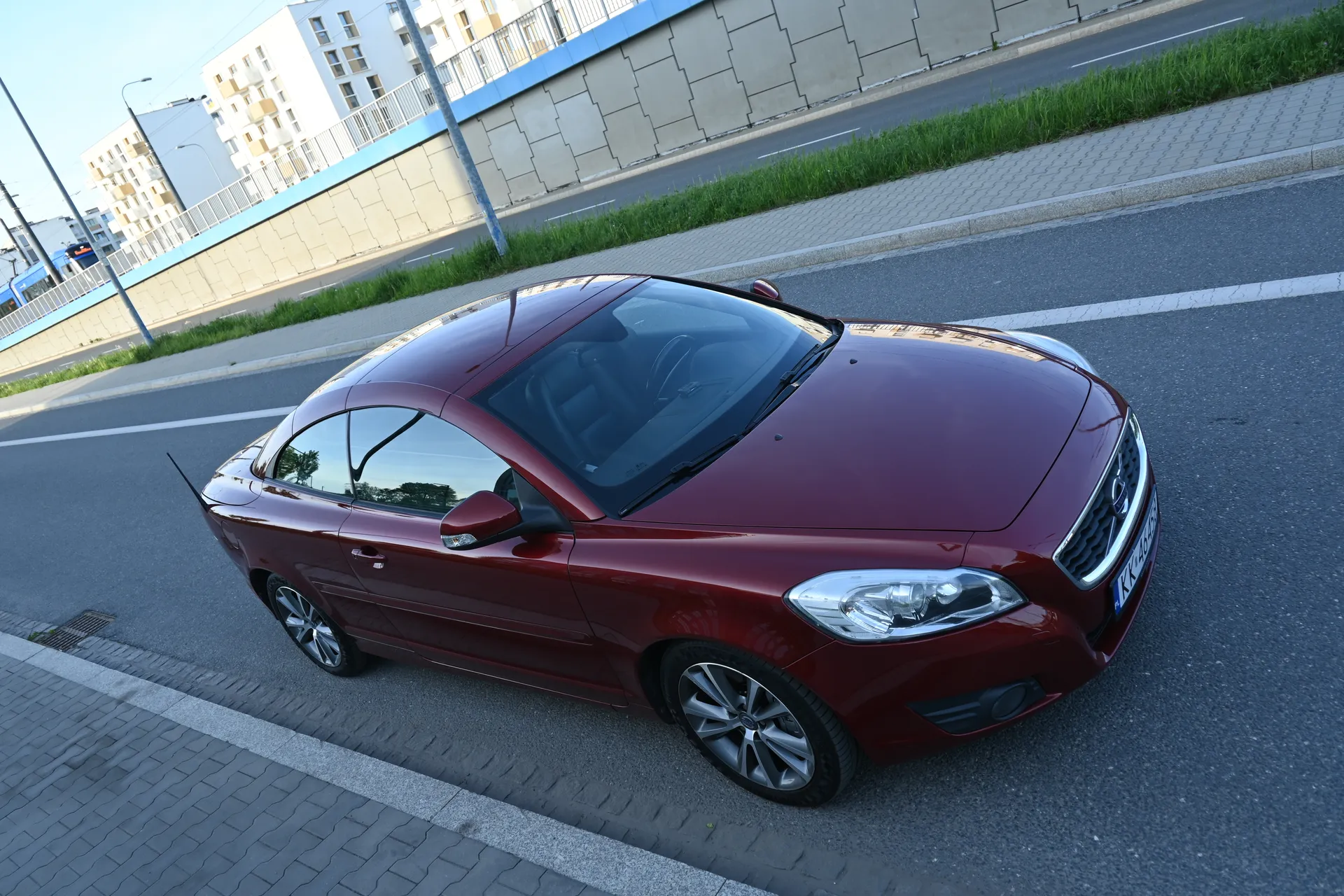 Volvo C70 2,0 D Momentum, Coupé/Cabrio 2010 na sprzedaż - stan felg i detale nadwozia | AUTOTOJA.PL