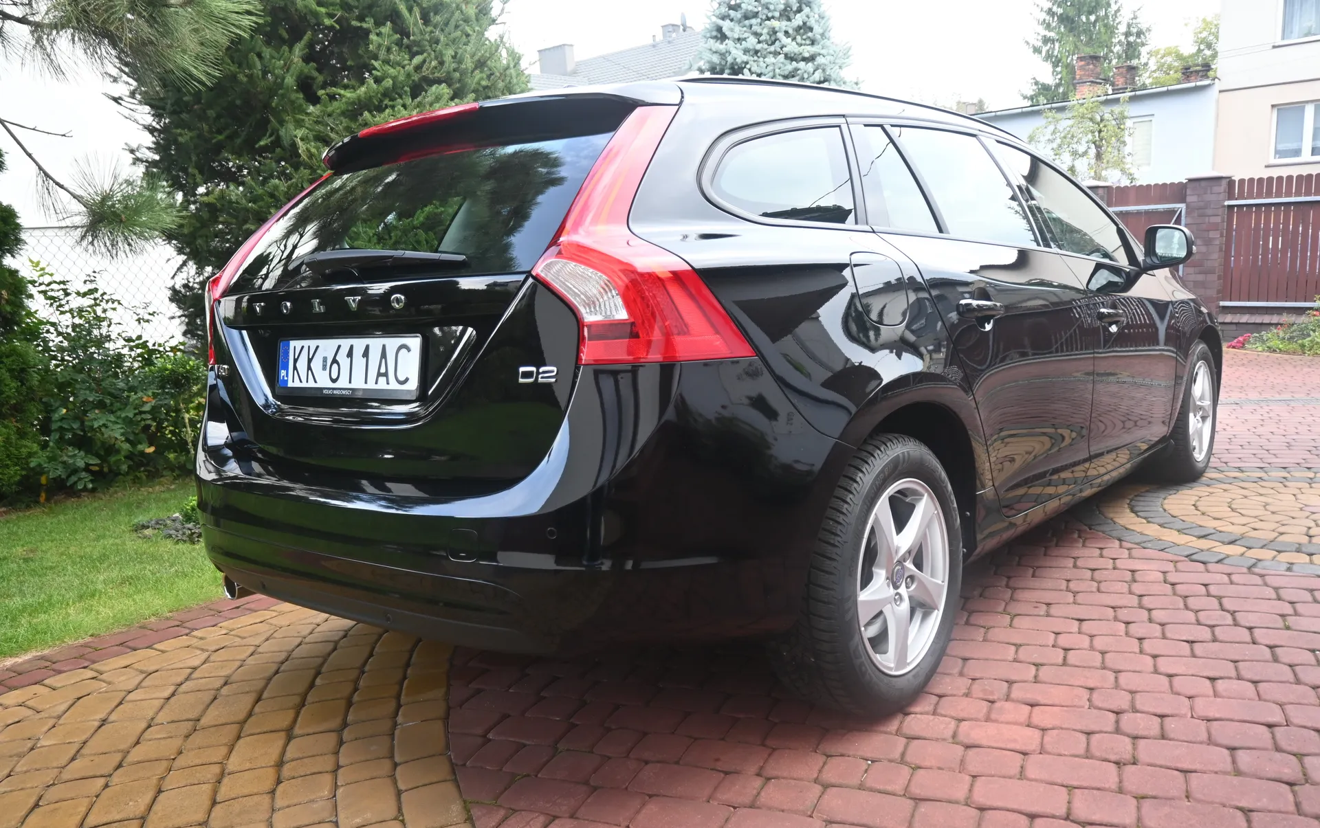 Volvo  V60 2.0 D2 Kinetic Automat 2016 na sprzedaż - wnętrze i deska rozdzielcza | Samochody używane Kraków