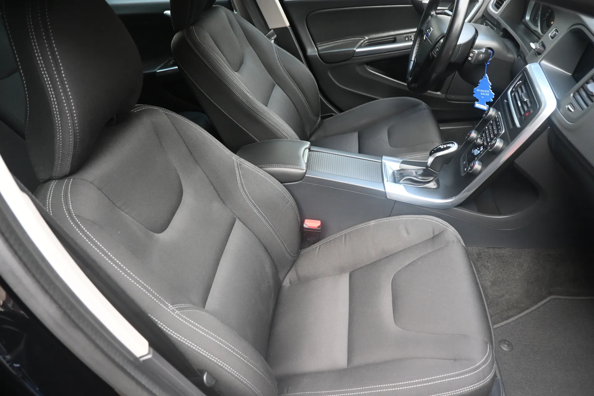 Volvo  V60 2.0 D2 Kinetic Automat 2016 na sprzedaż - galeria zdjęć, zdjęcie 26 | AUTOTOJA Kraków