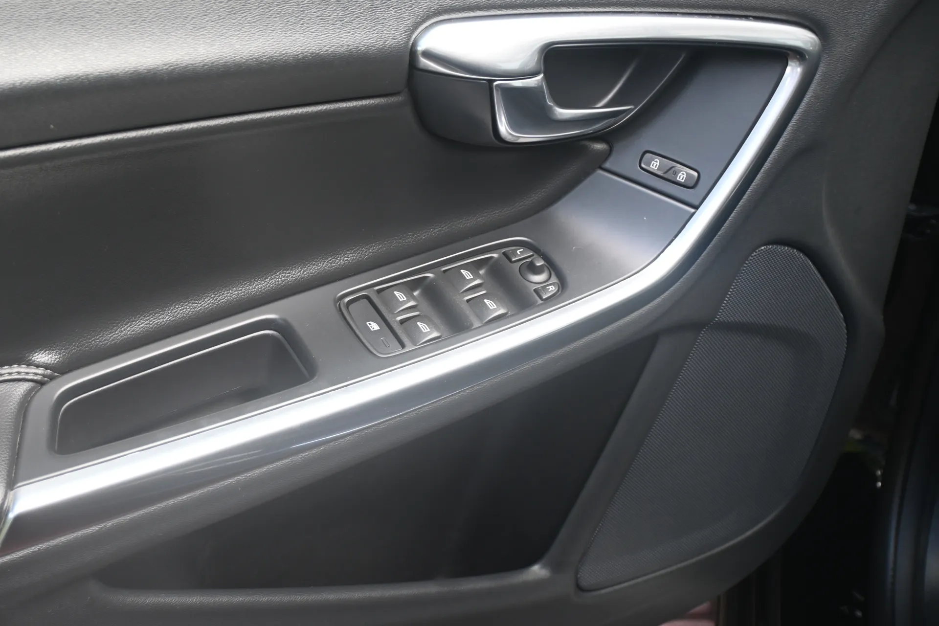 Volvo  V60 2.0 D2 Kinetic Automat 2016 na sprzedaż - galeria zdjęć, zdjęcie 31 | AUTOTOJA Kraków