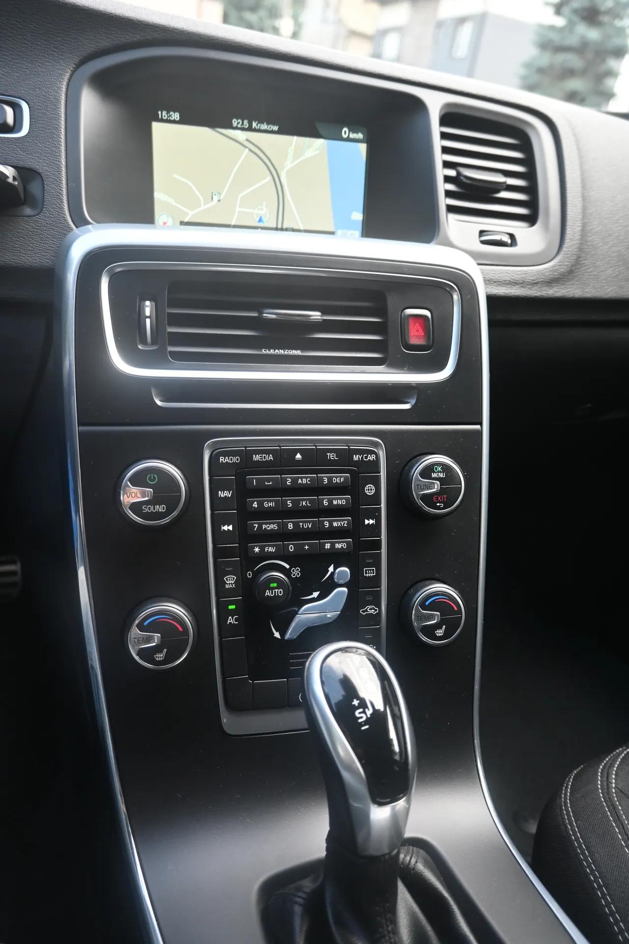 Volvo  V60 2.0 D2 Kinetic Automat 2016 na sprzedaż - galeria zdjęć, zdjęcie 36 | AUTOTOJA Kraków
