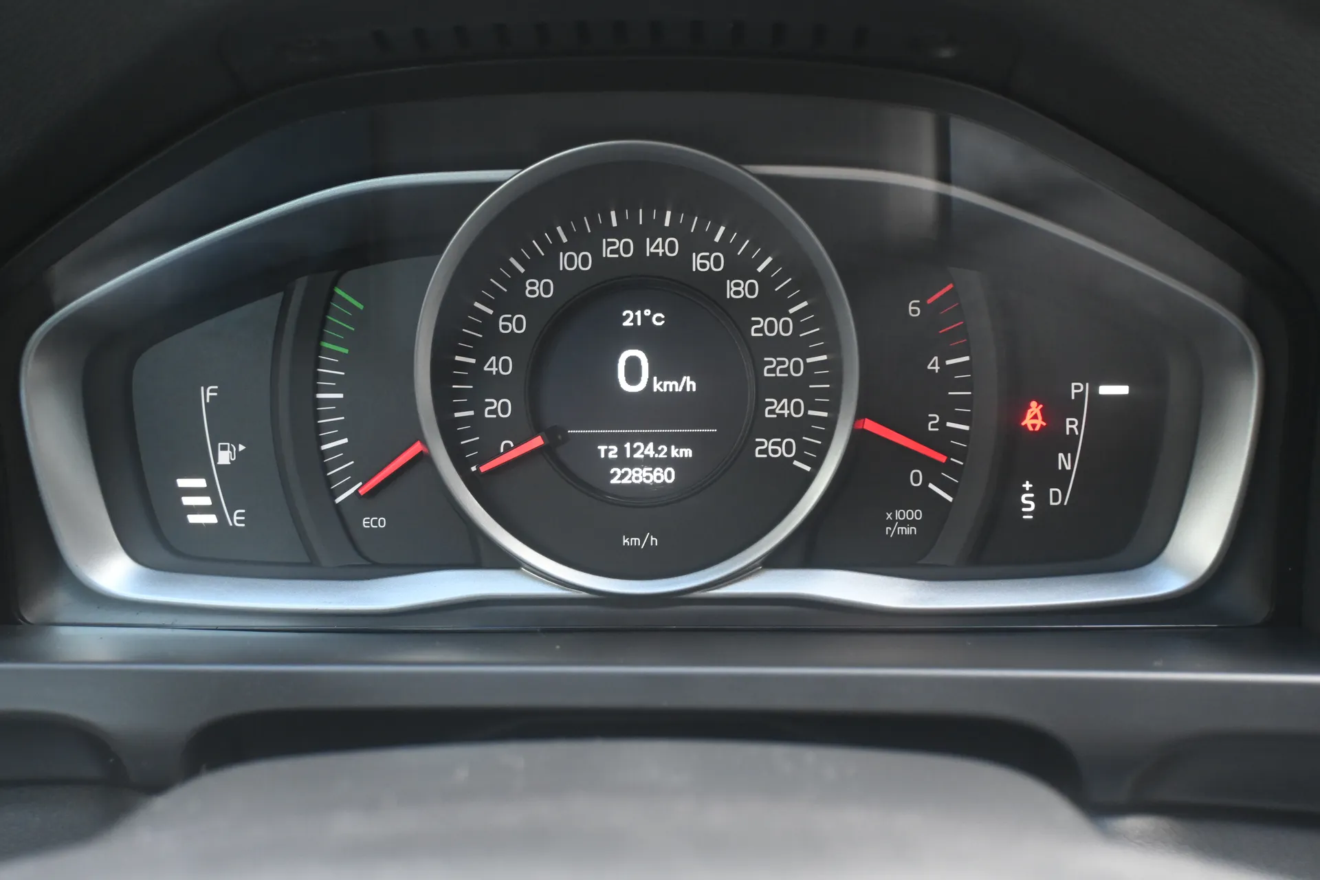 Volvo  V60 2.0 D2 Kinetic Automat 2016 na sprzedaż - galeria zdjęć, zdjęcie 37 | AUTOTOJA Kraków