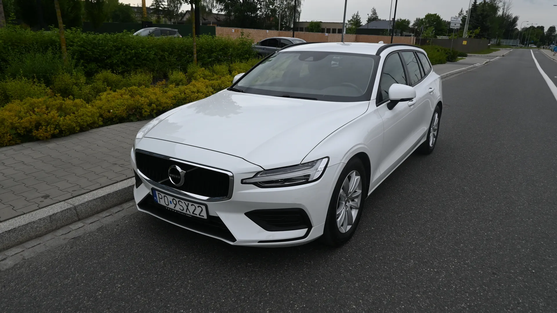 Volvo V60 - zdjęcie 2 | AUTOTOJA.PL