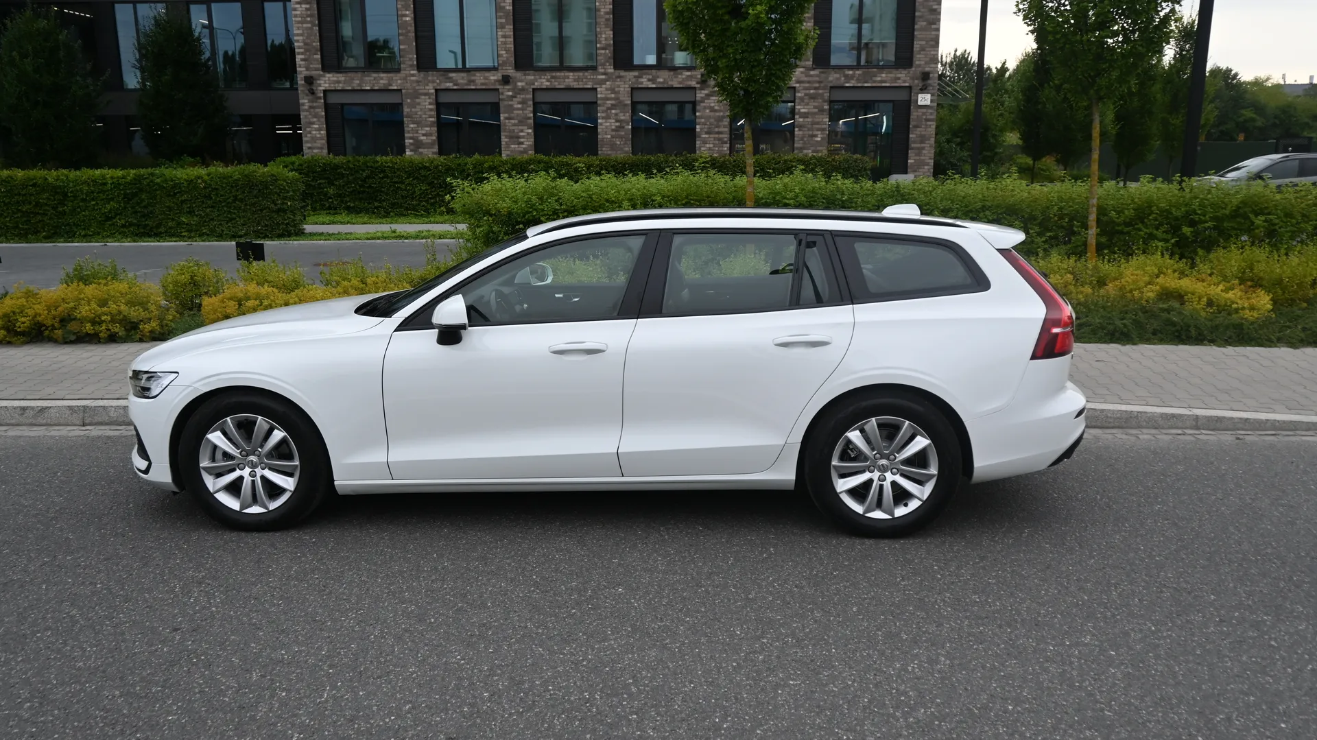 Volvo V60 - zdjęcie 3 | AUTOTOJA.PL