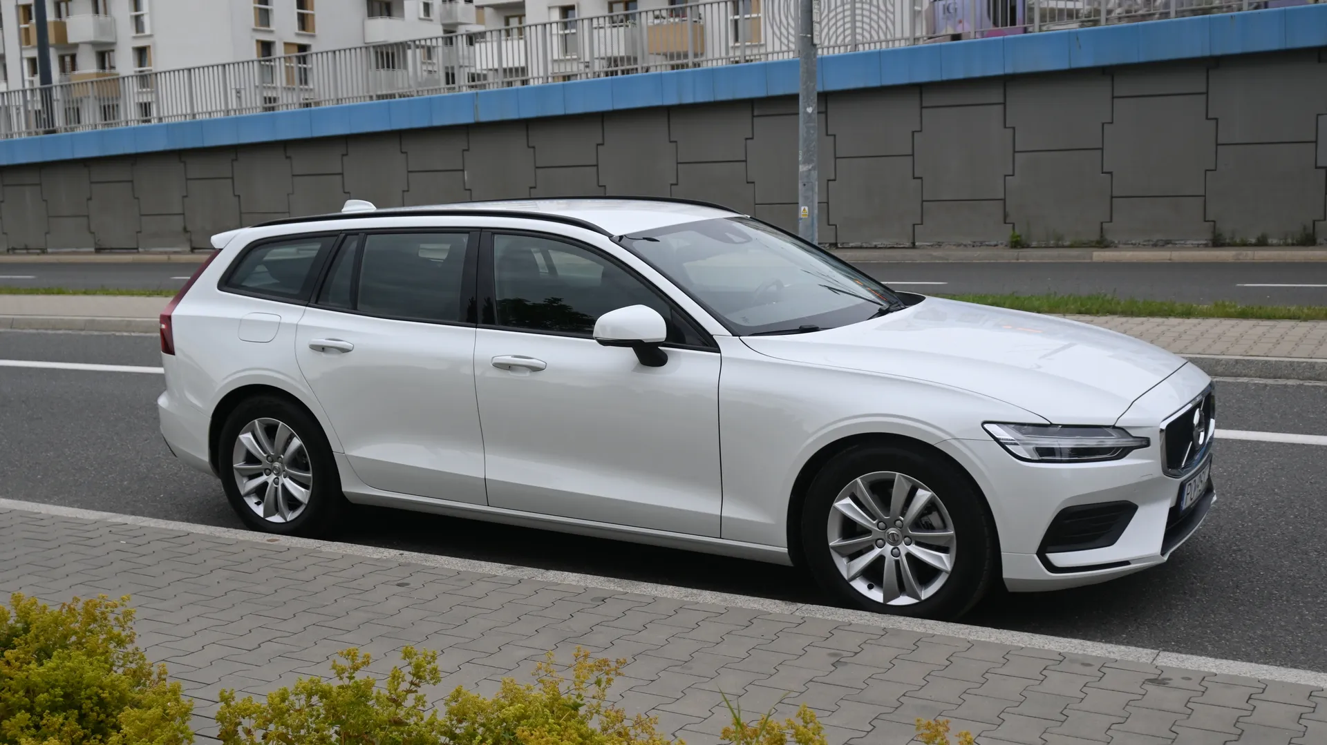 Volvo V60 - zdjęcie 8 | AUTOTOJA.PL