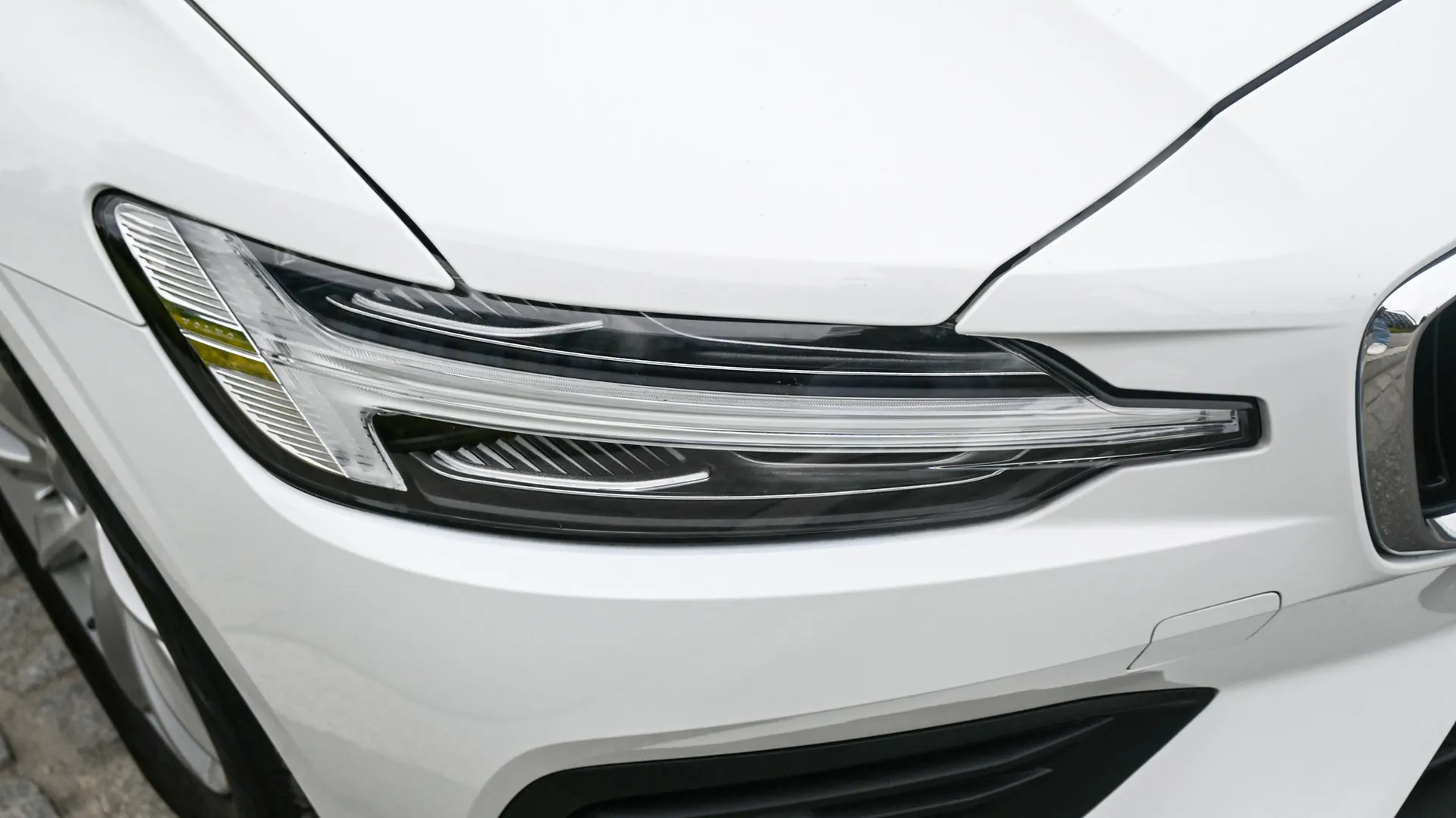 Volvo V60 B3 Momentum MildHybrid - Salon PL 2021 Biały - zdjęcie 11 | AUTOTOJA.PL