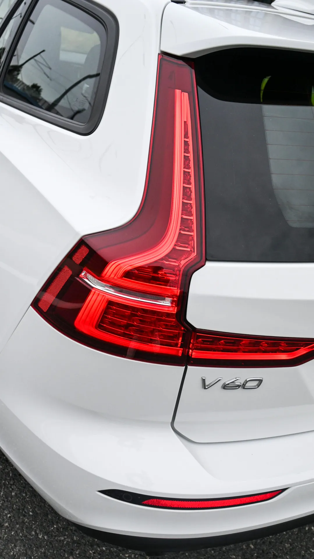 Volvo V60 B3 Momentum MildHybrid - Salon PL 2021 Biały - zdjęcie 15 | AUTOTOJA.PL