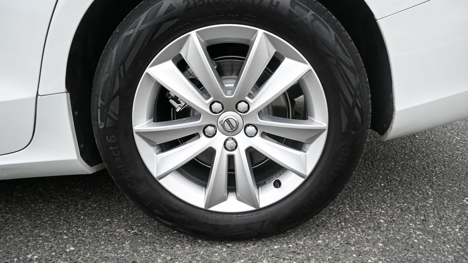 Volvo V60 B3 Momentum MildHybrid - Salon PL 2021 Biały - zdjęcie 17 | AUTOTOJA.PL
