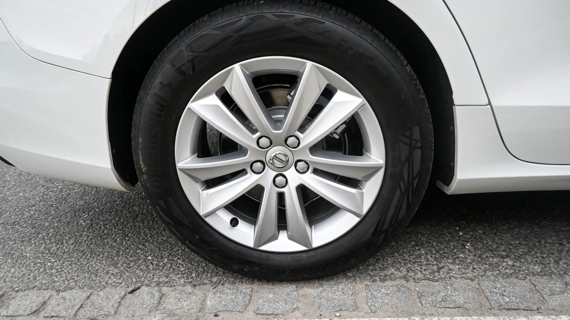 Volvo V60 B3 Momentum MildHybrid - Salon PL 2021 Biały - zdjęcie 18 | AUTOTOJA.PL