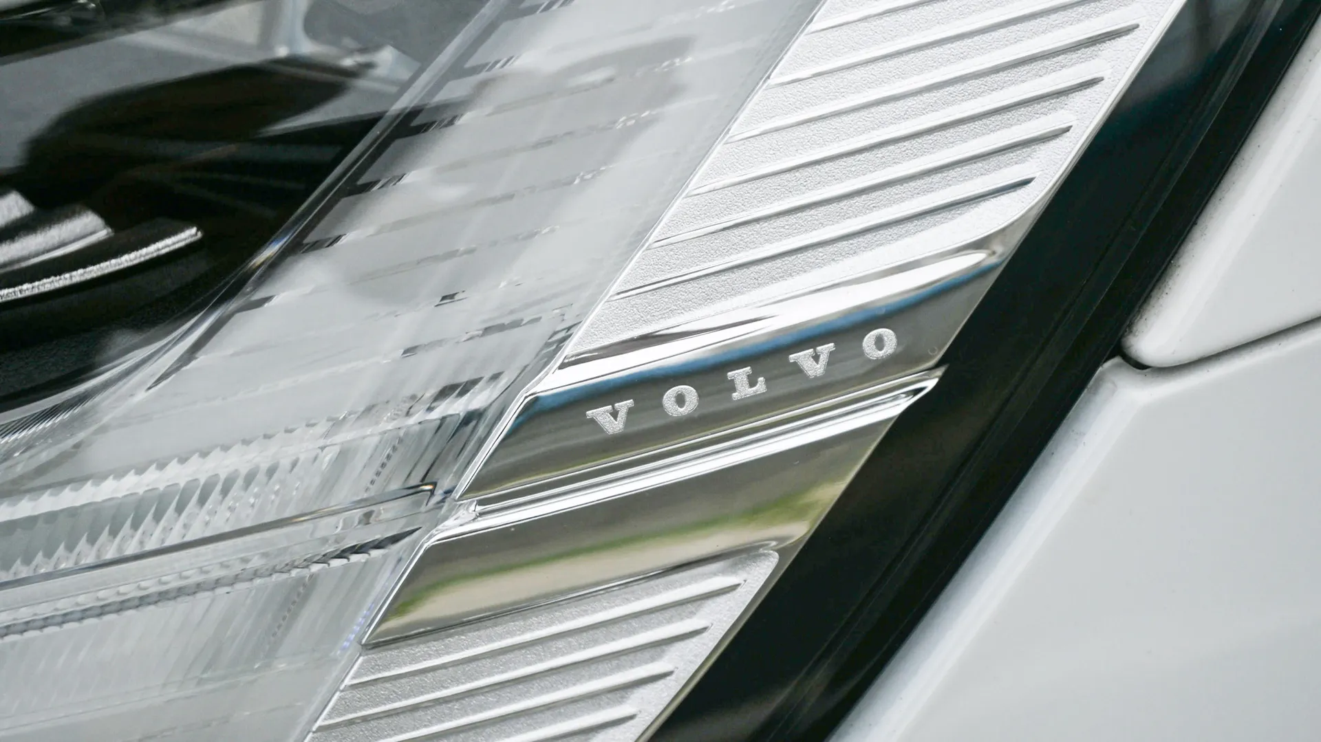 Volvo V60 B3 Momentum MildHybrid - Salon PL 2021 Biały - zdjęcie 21 | AUTOTOJA.PL