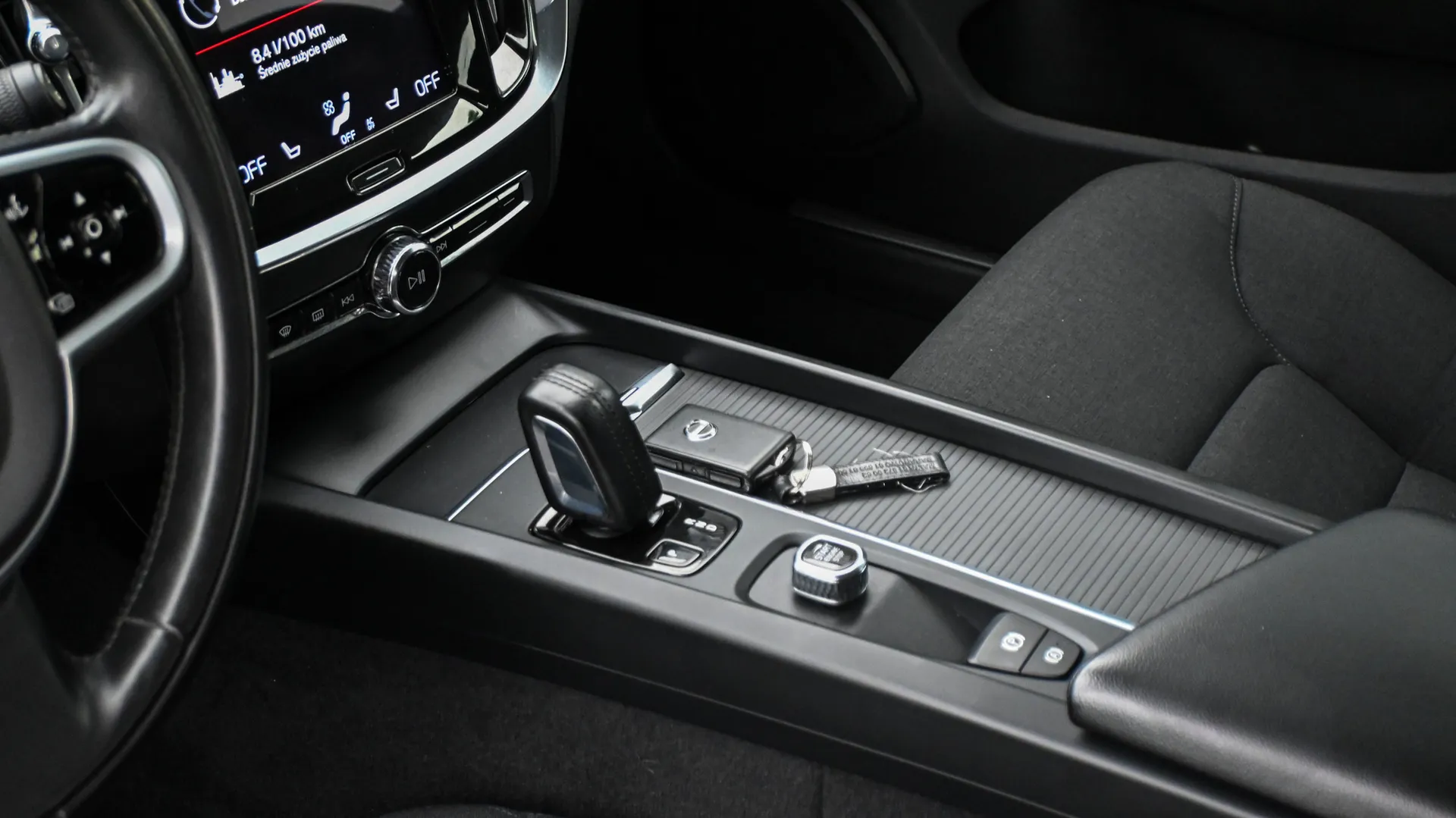 Volvo V60 B3 Momentum MildHybrid - Salon PL 2021 Biały - zdjęcie 26 | AUTOTOJA.PL