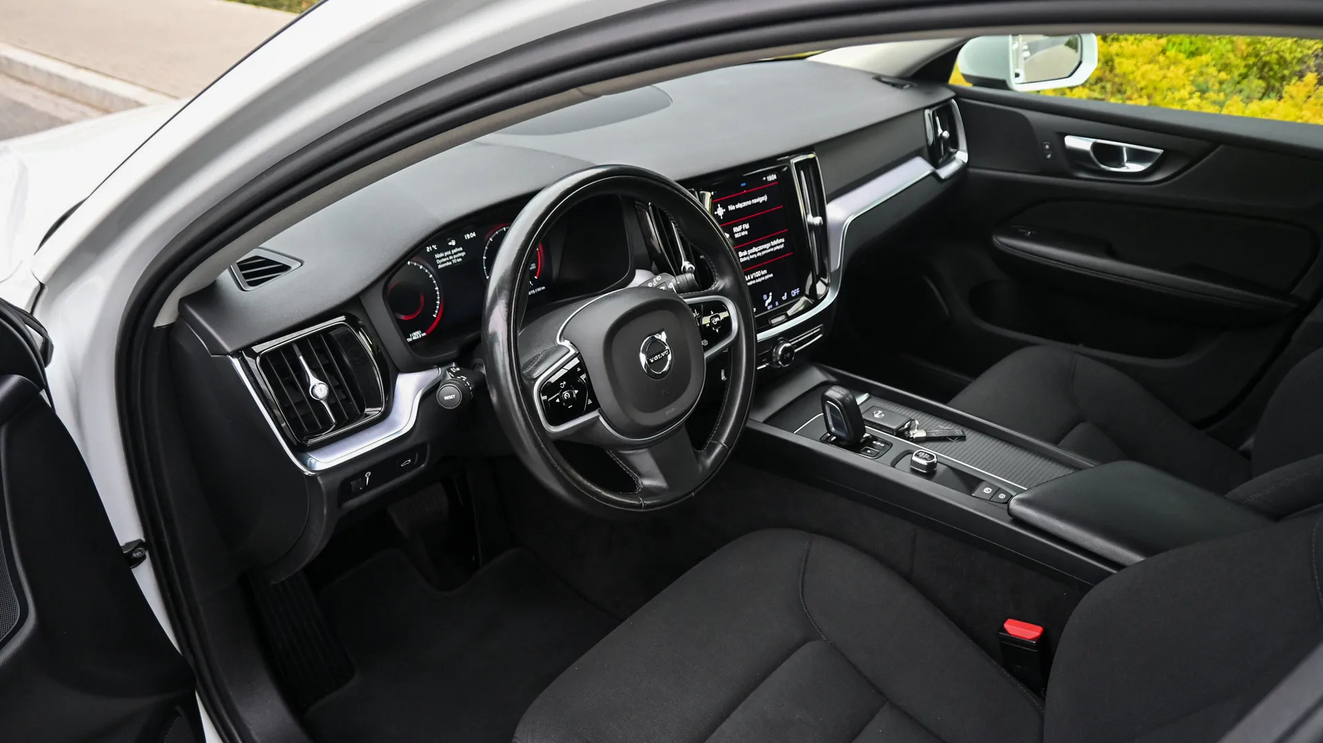 Volvo V60 B3 Momentum MildHybrid - Salon PL 2021 Biały - zdjęcie 27 | AUTOTOJA.PL