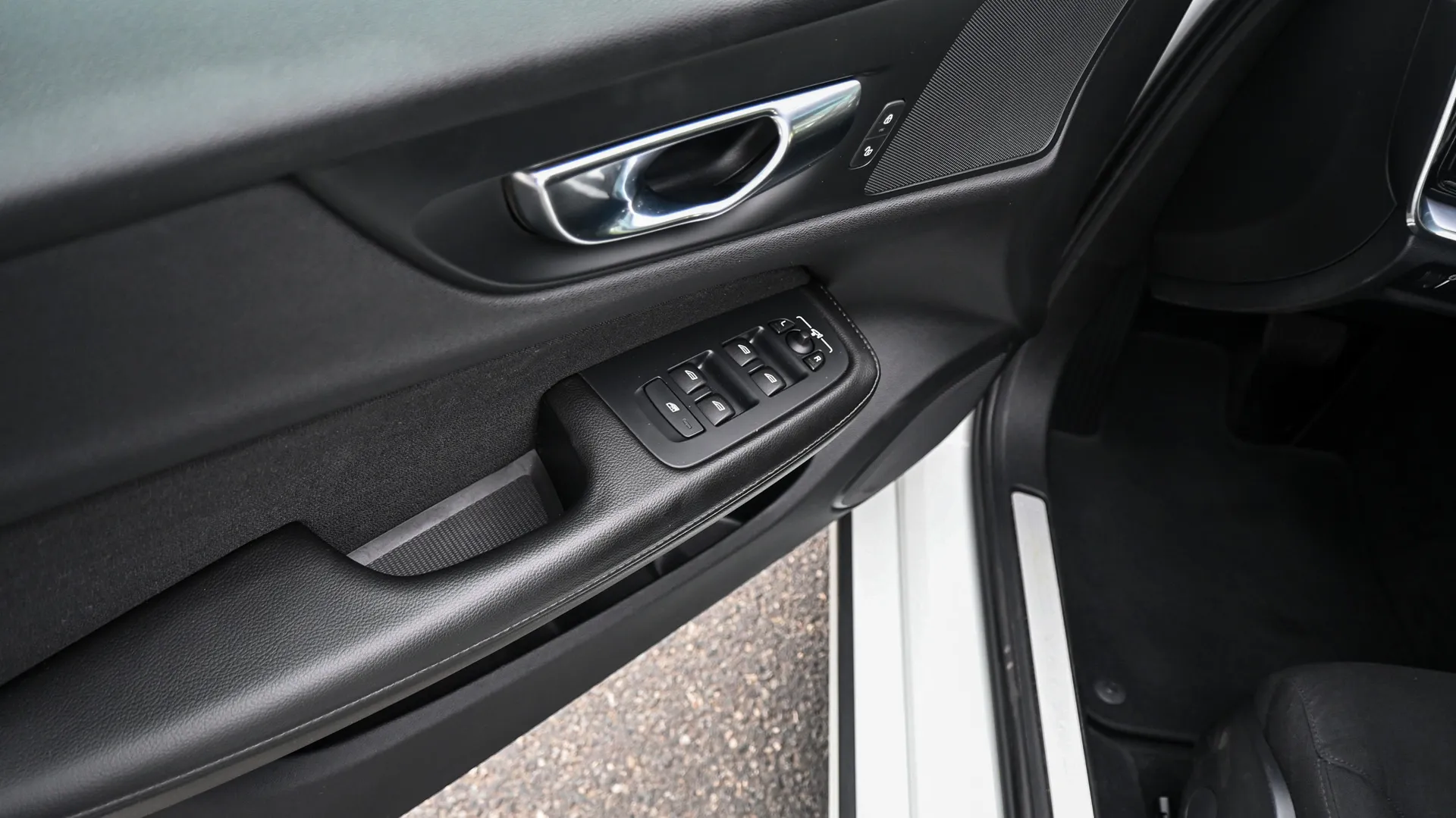Volvo V60 B3 Momentum MildHybrid - Salon PL 2021 Biały - zdjęcie 30 | AUTOTOJA.PL