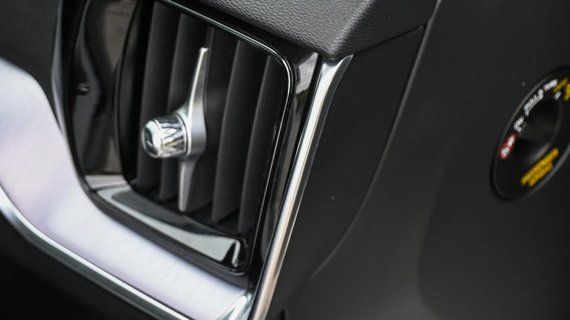 Volvo V60 B3 Momentum MildHybrid - Salon PL 2021 Biały - zdjęcie 34 | AUTOTOJA.PL