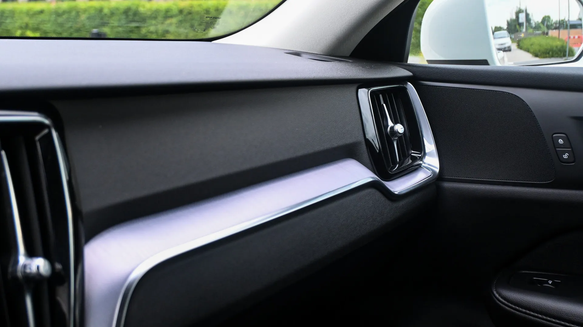 Volvo V60 B3 Momentum MildHybrid - Salon PL 2021 Biały - zdjęcie 35 | AUTOTOJA.PL