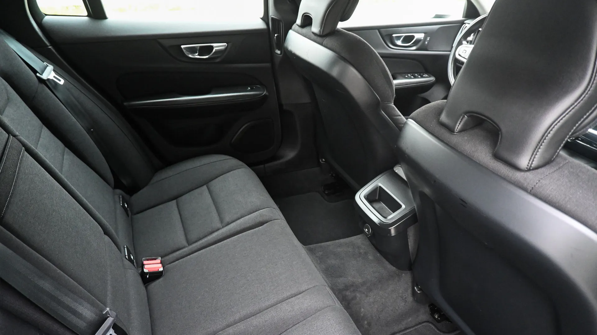 Volvo V60 B3 Momentum MildHybrid - Salon PL 2021 Biały - zdjęcie 36 | AUTOTOJA.PL