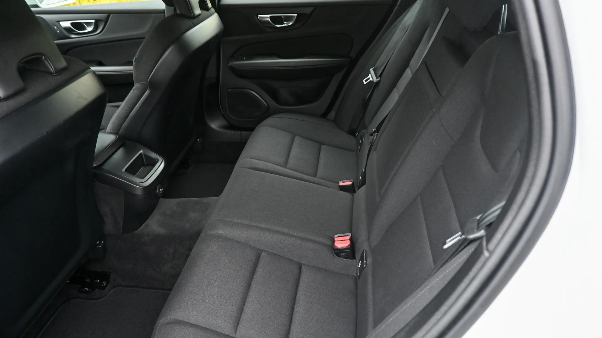 Volvo V60 B3 Momentum MildHybrid - Salon PL 2021 Biały - zdjęcie 40 | AUTOTOJA.PL