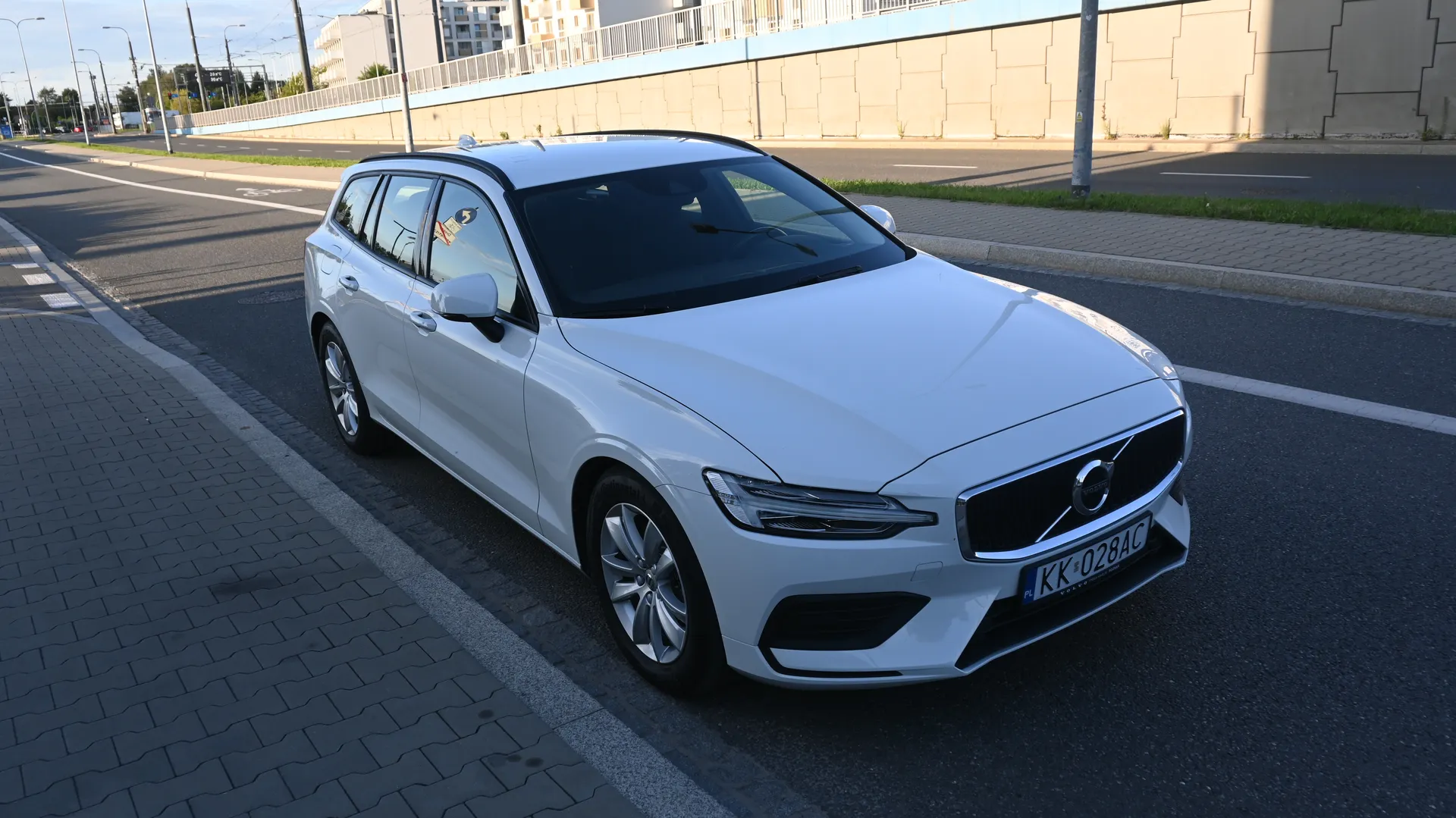 Volvo V60 B3 Momentum MildHybrid - Salon PL 2021 na sprzedaż - galeria zdjęć, zdjęcie 7 | AUTOTOJA Kraków