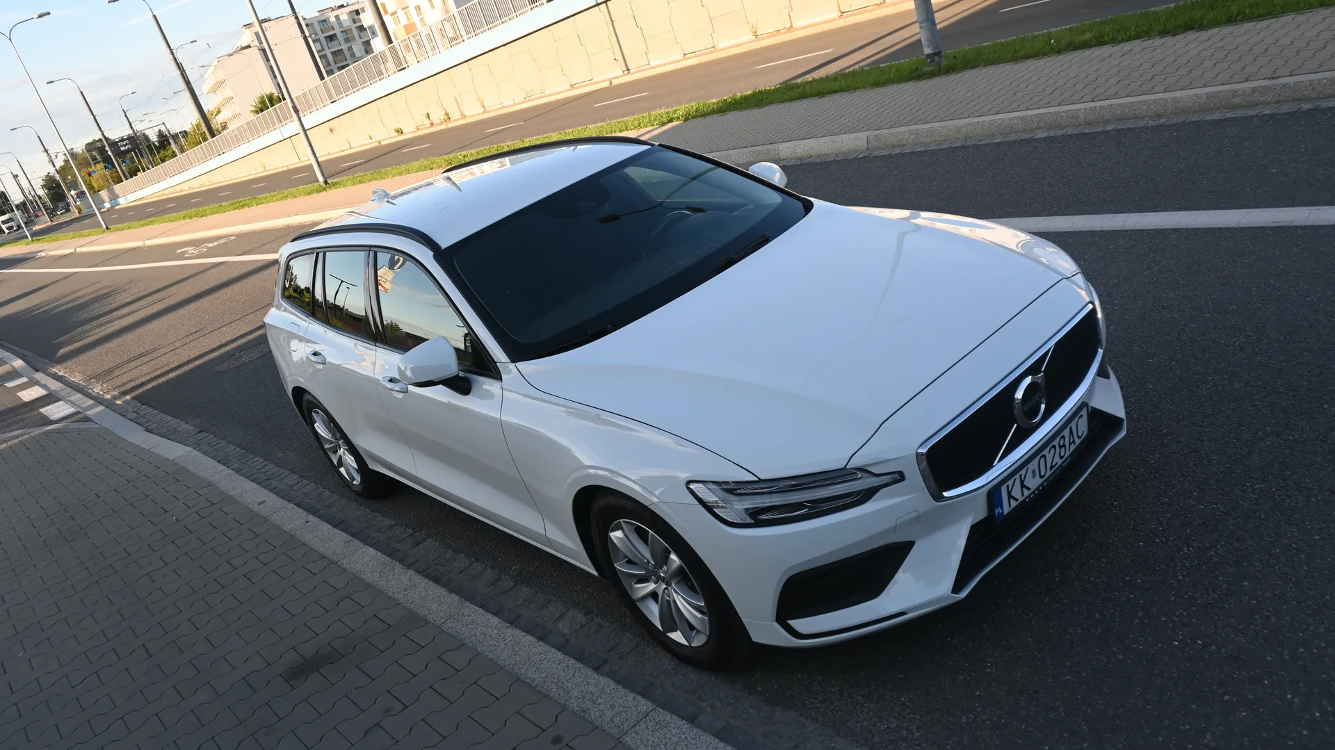 Volvo V60 B3 Momentum MildHybrid - Salon PL 2021 na sprzedaż - stan felg i detale nadwozia | AUTOTOJA.PL