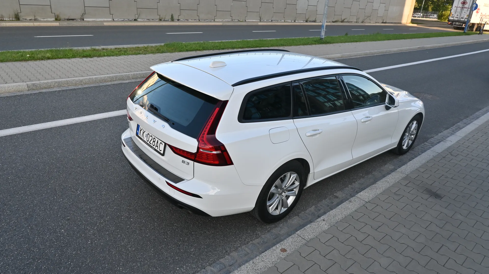 Volvo V60 B3 Momentum MildHybrid - Salon PL 2021 na sprzedaż - galeria zdjęć, zdjęcie 10 | AUTOTOJA Kraków