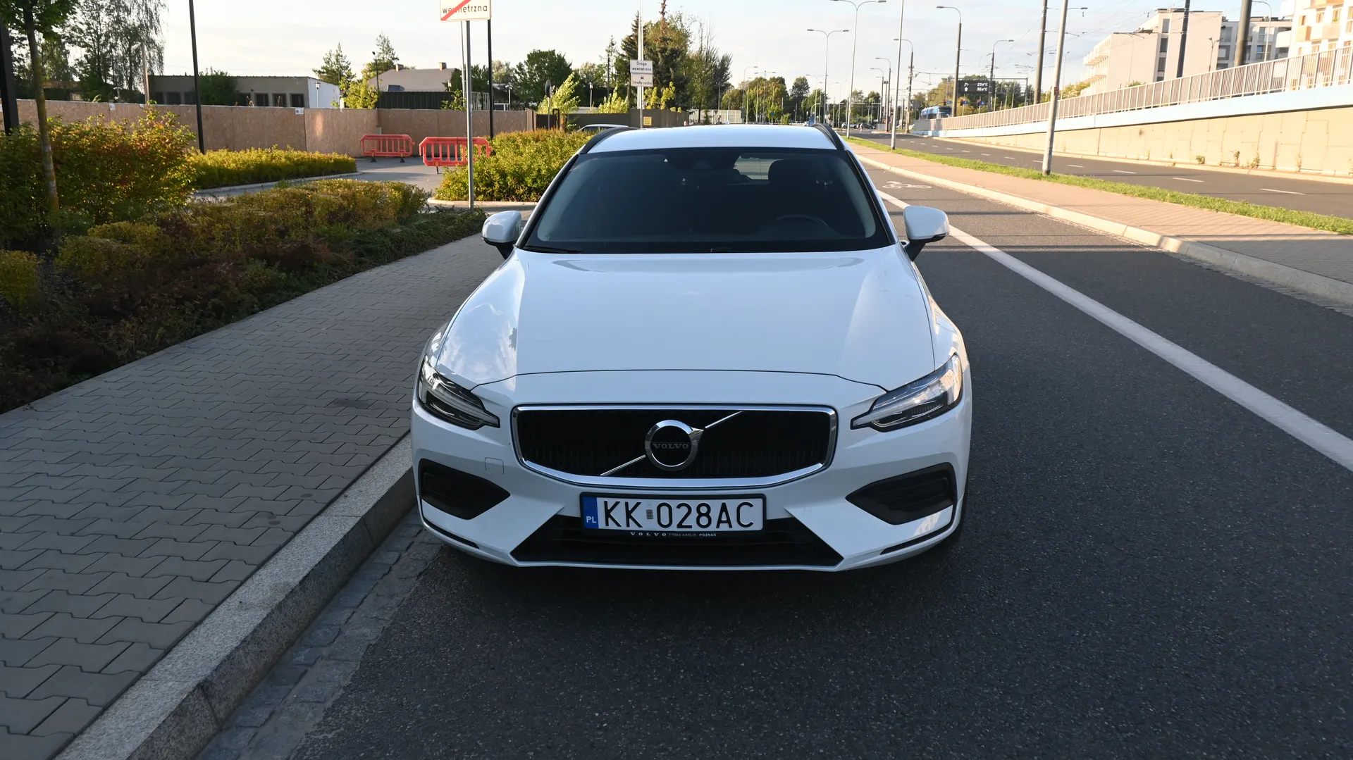 Volvo V60 B3 Momentum MildHybrid - Salon PL 2021 na sprzedaż - fotele i przestrzeń pasażerska · Kraków