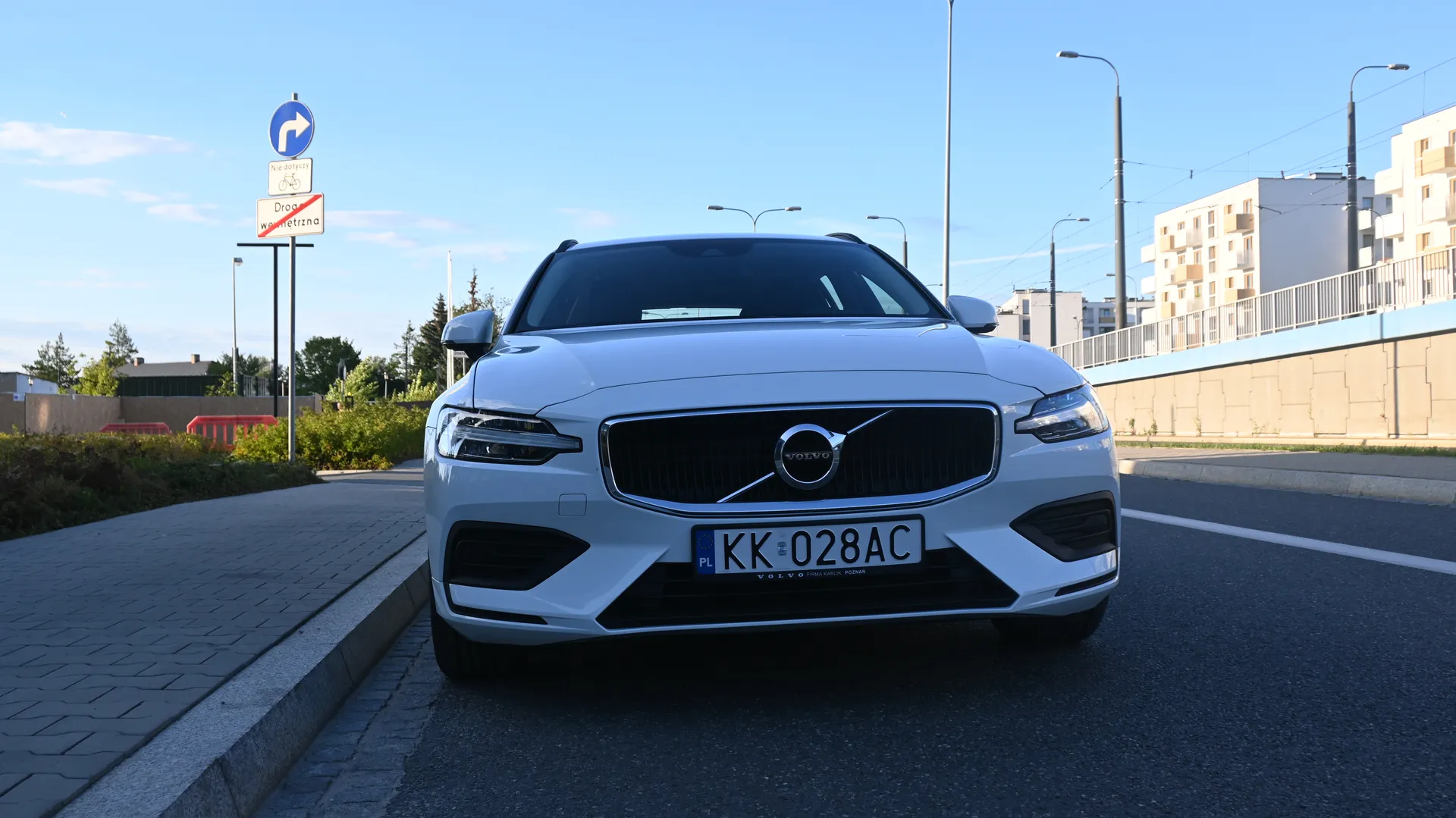 Volvo V60 B3 Momentum MildHybrid - Salon PL 2021 na sprzedaż - wnętrze i deska rozdzielcza | Samochody używane Kraków