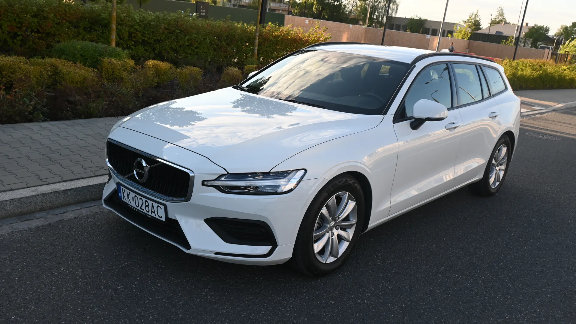 Volvo V60 B3 Momentum MildHybrid - Salon PL 2021 na sprzedaż - tył pojazdu, ogłoszenie sprzedaży Kraków