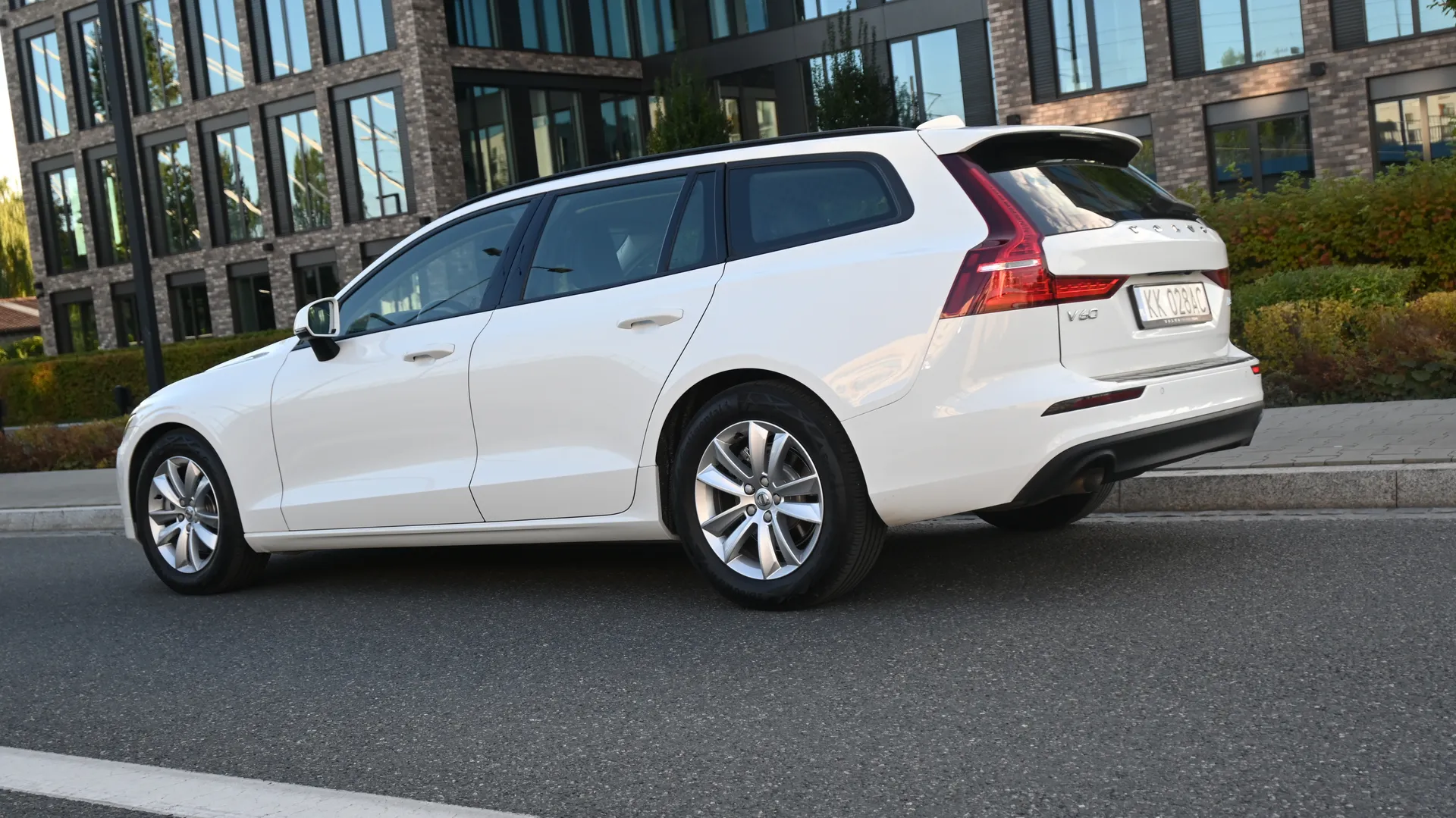 Volvo V60 B3 Momentum MildHybrid - Salon PL 2021 na sprzedaż - galeria zdjęć, zdjęcie 13 | AUTOTOJA Kraków