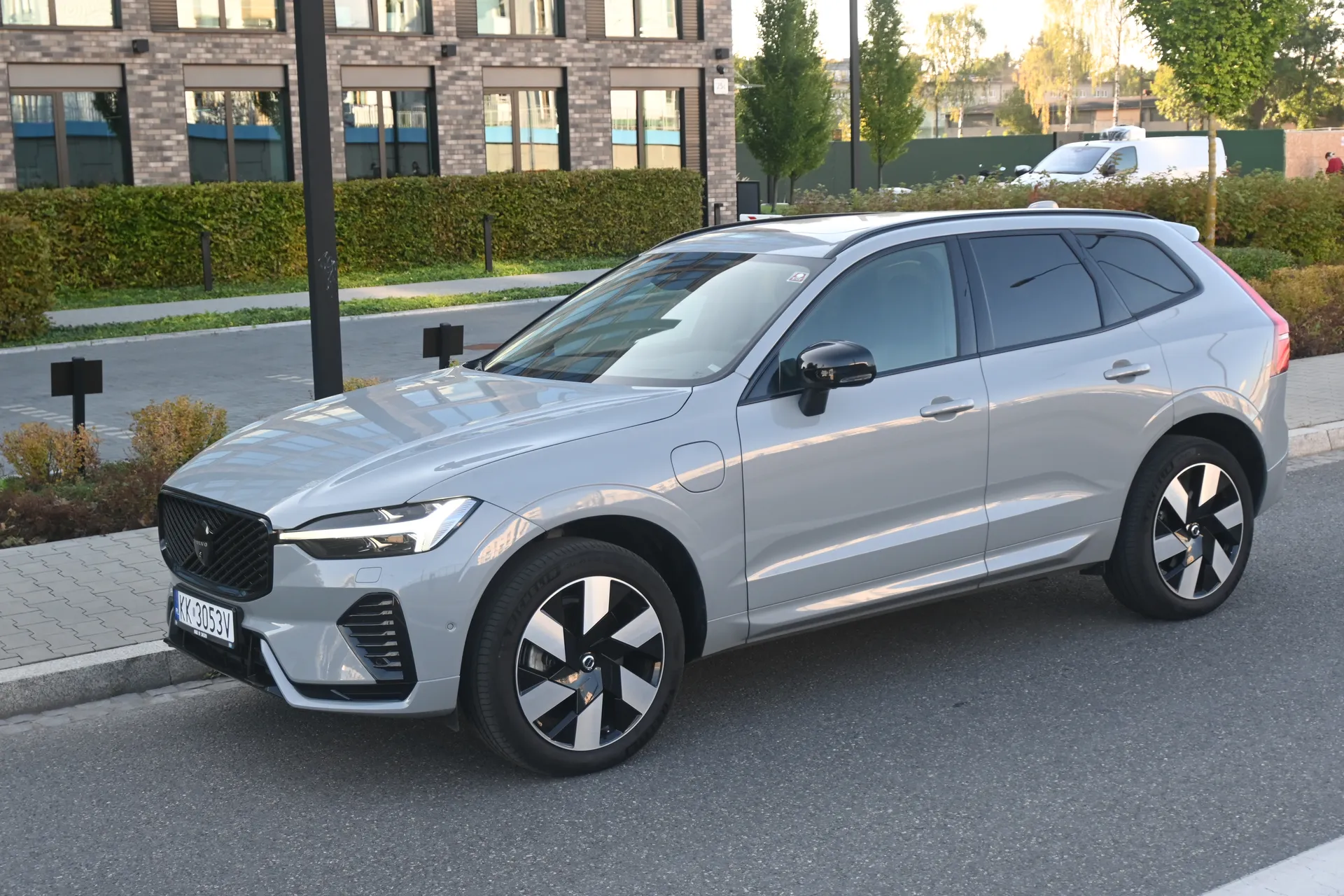 Volvo Xc60 T6 AWD Recherge (2023) na sprzedaż - Kraków AUTOTOJA